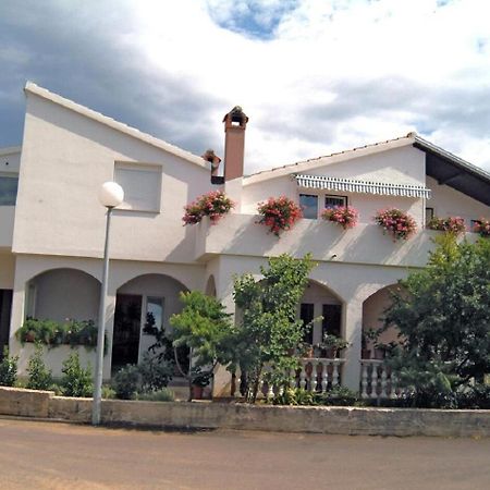 Apartment Dita Nin Exterior foto