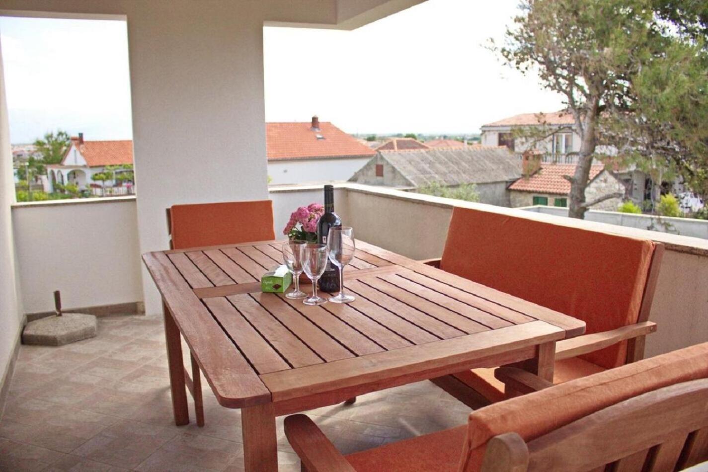 Apartment Dita Nin Exterior foto