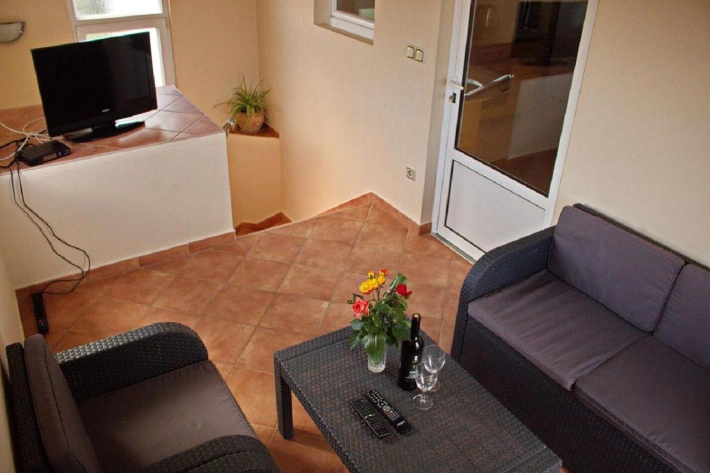 Apartment Dita Nin Exterior foto